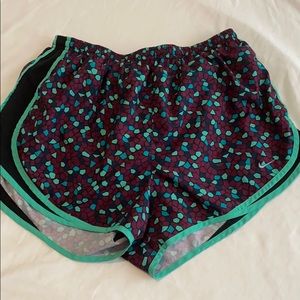 women’s XL nike dri fit patterned shorts